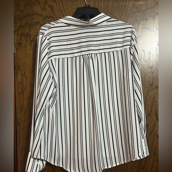 Worthington women’s blouse- size petite Large. - Picture 2 of 2